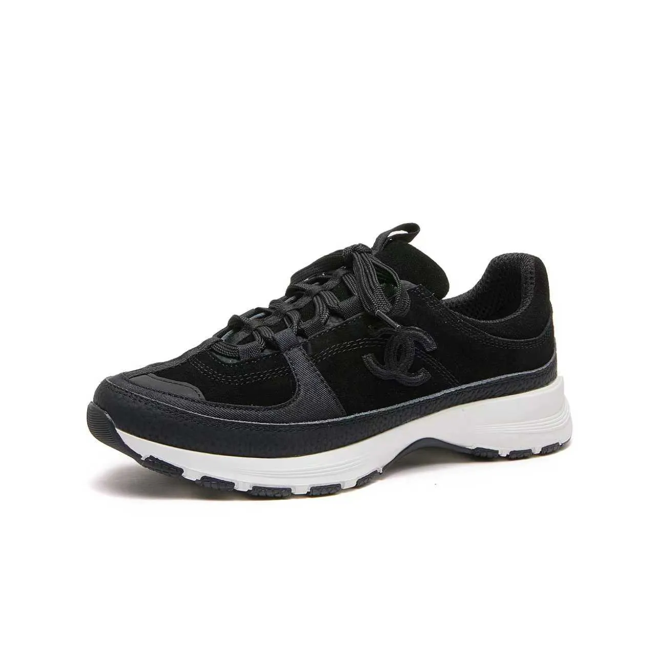 p560 Chanel Chanel - 2025 counter top casual sports shoes This classic design; the upper is embroidered with various techniques; the outsole is fashionable and sporty; the extraordinary inclusion of a variety of color matching elements... The diversified mix and match is very beautiful and versatile, casual, fashionable, sports and outdoor can be taken into account... ꫛꫀꪝ Go➫ Materials: ❶Upper made of: original imported high mercerized cow suede + imported mixed sheepskin ❷The inner lining is made of: original imported breathable mesh ❸Outsole is based on: original TPU combination outsole. Full set of boutique packaging for women 35-41 and men 38-46